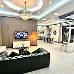 Penthouse Paradise 86 -Rooftop Pool Private 100%